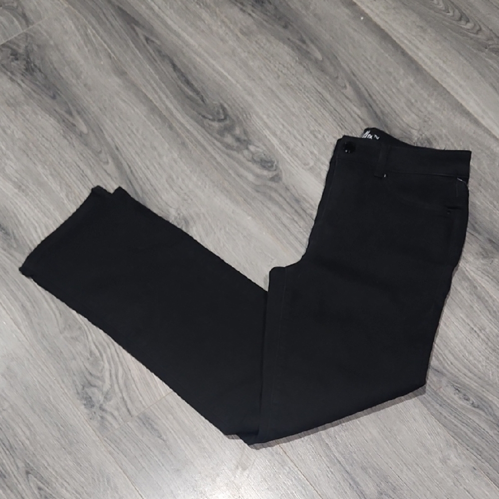 EUC Black Everflex Straight Leg Stretch Jeans